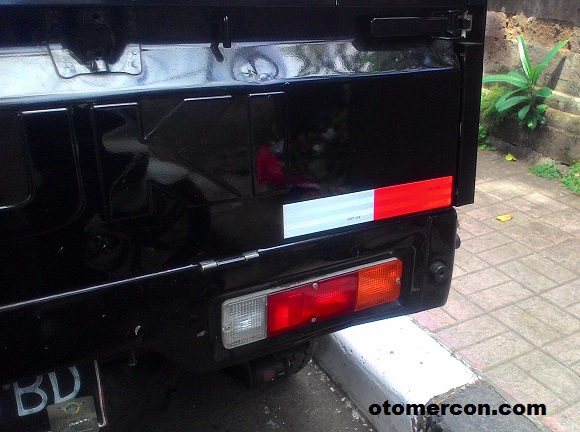 Stiker Hologram Merah Putih di Mobil Pickup jadi Wajib 